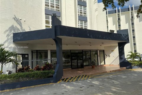 Condominio en venta en Miami, Florida, 1 dormitorio, 70.42 m2 № 1961850 - foto 6