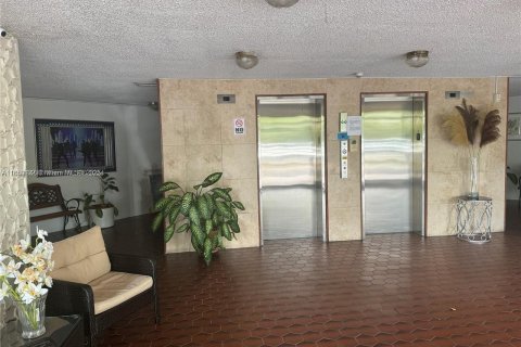Condominio en venta en Miami, Florida, 1 dormitorio, 70.42 m2 № 1961850 - foto 10