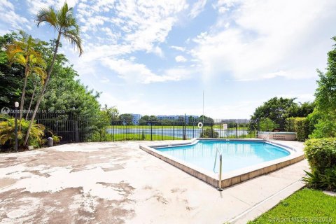 Condominio en venta en Miami, Florida, 1 dormitorio, 70.42 m2 № 1961850 - foto 3