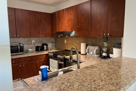 Condominio en venta en Miami, Florida, 1 dormitorio, 70.42 m2 № 1961850 - foto 18