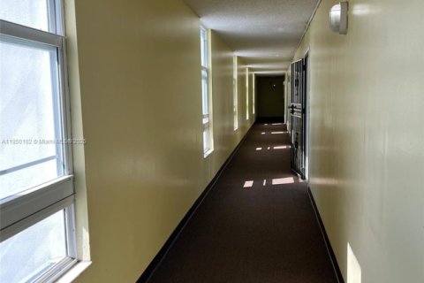 Condominio en venta en Miami, Florida, 1 dormitorio, 70.42 m2 № 1961850 - foto 12