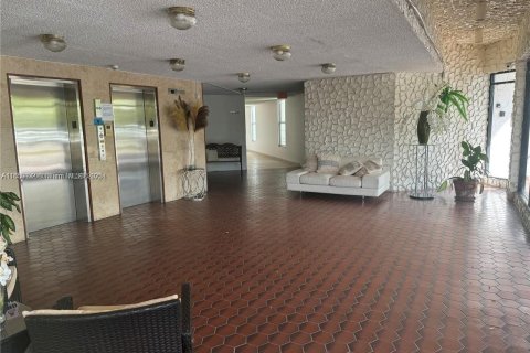 Condominio en venta en Miami, Florida, 1 dormitorio, 70.42 m2 № 1961850 - foto 9