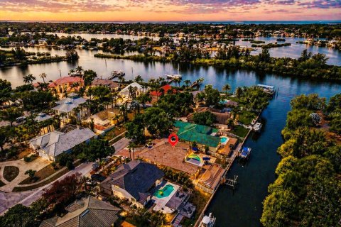 Casa en Tarpon Springs, Florida 3 dormitorios, 198.53 m2 № 2294812