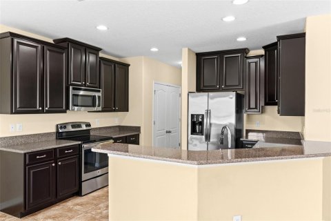House in Tampa, Florida 3 bedrooms, 175.03 sq.m. № 1632421 - photo 9