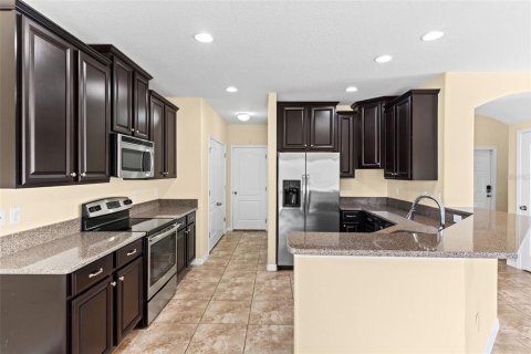 House in Tampa, Florida 3 bedrooms, 175.03 sq.m. № 1632421 - photo 10