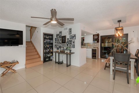 Townhouse in Miami Gardens, Florida 3 bedrooms, 143.35 sq.m. № 2005869 - photo 15