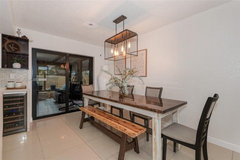 Townhouse in Miami Gardens, Florida 3 bedrooms, 143.35 sq.m. № 2005869 - photo 12