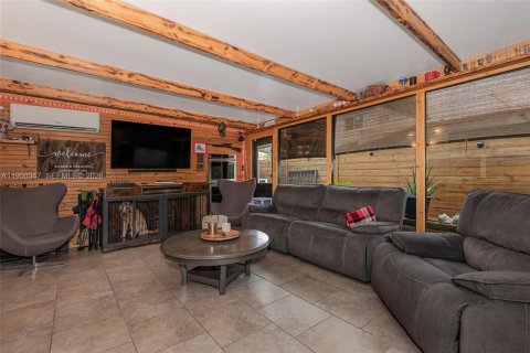 Townhouse in Miami Gardens, Florida 3 bedrooms, 143.35 sq.m. № 2005869 - photo 17