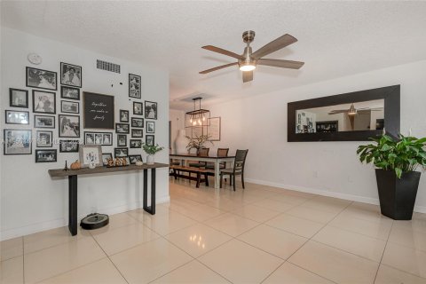 Townhouse in Miami Gardens, Florida 3 bedrooms, 143.35 sq.m. № 2005869 - photo 16