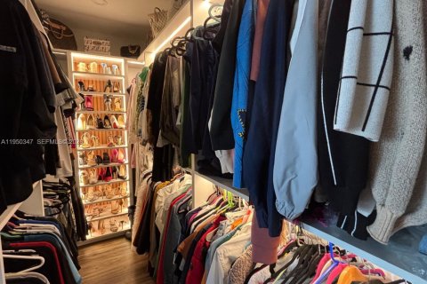 Townhouse in Miami Gardens, Florida 3 bedrooms, 143.35 sq.m. № 2005869 - photo 26