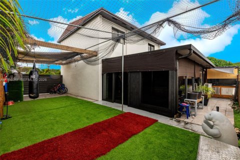 Townhouse in Miami Gardens, Florida 3 bedrooms, 143.35 sq.m. № 2005869 - photo 3