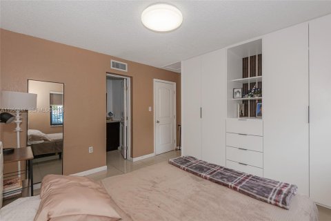 Townhouse in Miami Gardens, Florida 3 bedrooms, 143.35 sq.m. № 2005869 - photo 30