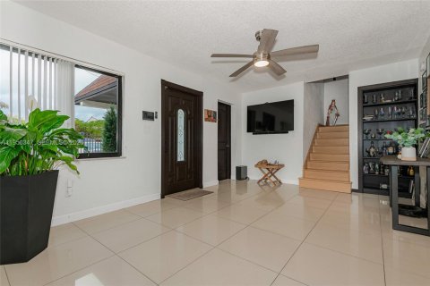 Townhouse in Miami Gardens, Florida 3 bedrooms, 143.35 sq.m. № 2005869 - photo 14