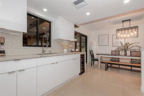 Townhouse in Miami Gardens, Florida 3 bedrooms, 143.35 sq.m. № 2005869 - photo 6