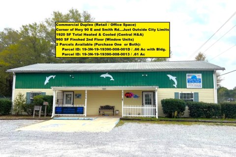 Commercial property in De Funiak Springs, Florida № 559493 - photo 1