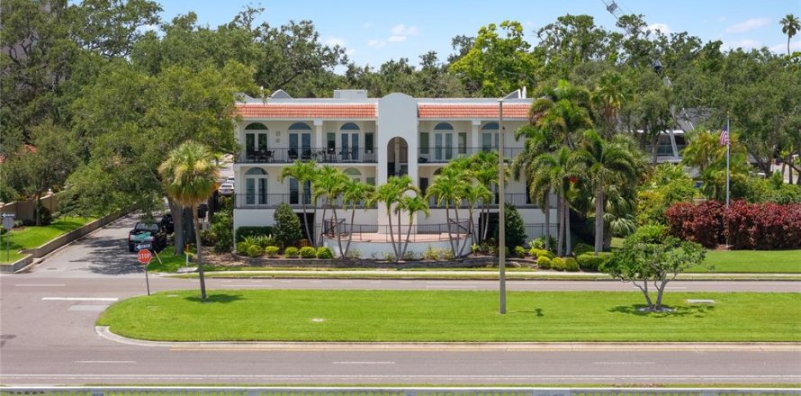 Condo à Tampa, Floride, 3 chambres  № 2415539
