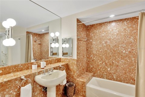 Copropriété à vendre à Tampa, Floride: 3 chambres, 311.22 m2 № 2415539 - photo 27