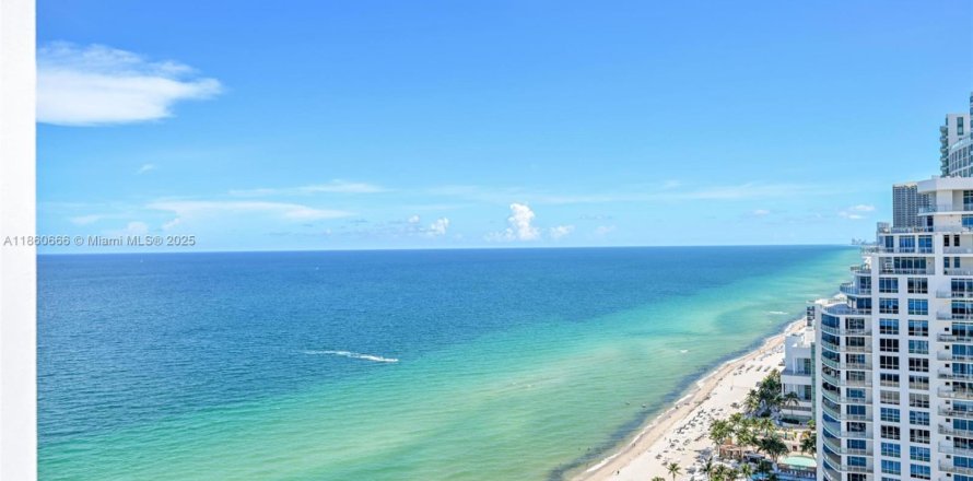 Condo in Hollywood, Florida, 3 bedrooms № 1888964