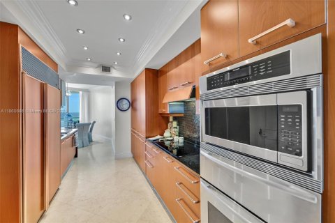 Снять в аренду кондоминиум в Холливуд, Флорида 3 спальни, 244.05м2, № 1888964 - фото 9