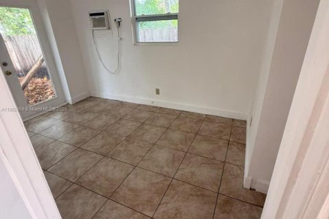 Снять в аренду виллу или дом в Форт-Лодердейл, Флорида 2 спальни, 100.33м2, № 1977940 - фото 6