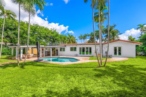 House in Miami, Florida 3 bedrooms, 245.45 sq.m. № 1977919 - photo 25