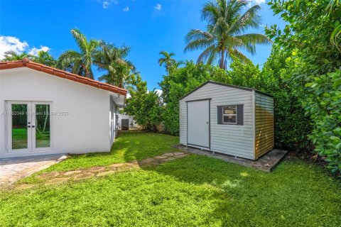 House in Miami, Florida 3 bedrooms, 245.45 sq.m. № 1977919 - photo 29