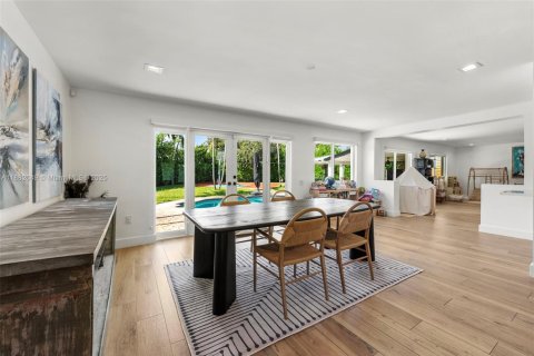 House in Miami, Florida 3 bedrooms, 245.45 sq.m. № 1977919 - photo 8