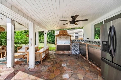 House in Miami, Florida 3 bedrooms, 245.45 sq.m. № 1977919 - photo 22