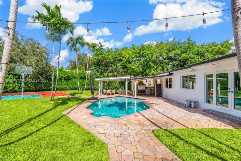 House in Miami, Florida 3 bedrooms, 245.45 sq.m. № 1977919 - photo 20