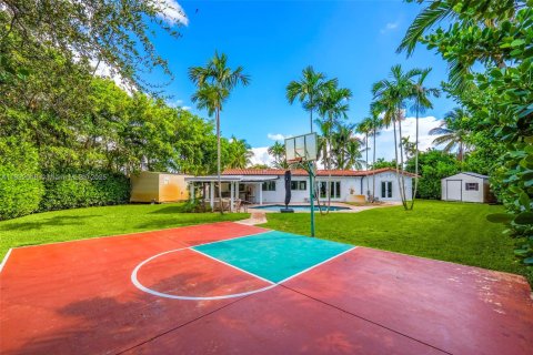 House in Miami, Florida 3 bedrooms, 245.45 sq.m. № 1977919 - photo 27