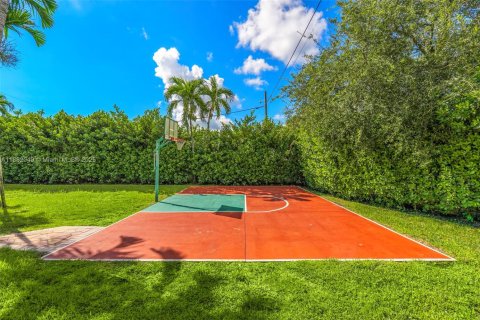 House in Miami, Florida 3 bedrooms, 245.45 sq.m. № 1977919 - photo 24