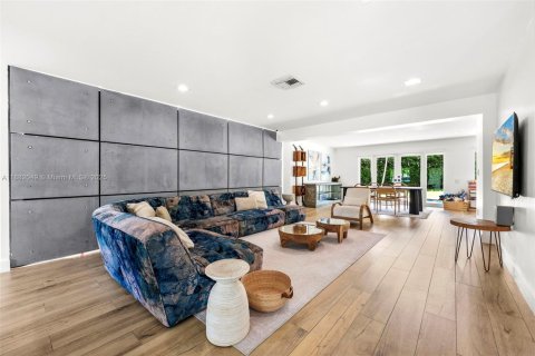 House in Miami, Florida 3 bedrooms, 245.45 sq.m. № 1977919 - photo 4