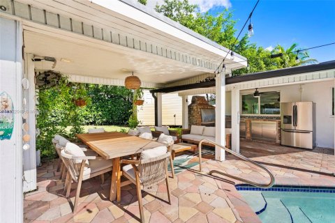 House in Miami, Florida 3 bedrooms, 245.45 sq.m. № 1977919 - photo 21