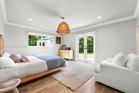 House in Miami, Florida 3 bedrooms, 245.45 sq.m. № 1977919 - photo 30