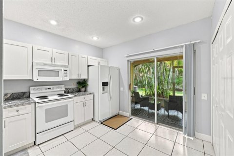 Townhouse in Wesley Chapel, Florida 2 bedrooms, 110 sq.m. № 2280215 - photo 5