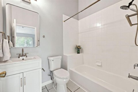 Townhouse in Wesley Chapel, Florida 2 bedrooms, 110 sq.m. № 2280215 - photo 15