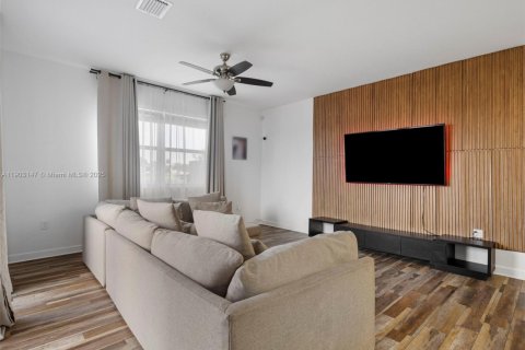 Casa en alquiler en Homestead, Florida, 3 dormitorios, 188.03 m2 № 2012529 - foto 3