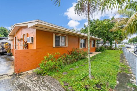 Casa en venta en Miami, Florida, 2 dormitorios, 81.75 m2 № 2002608 - foto 2