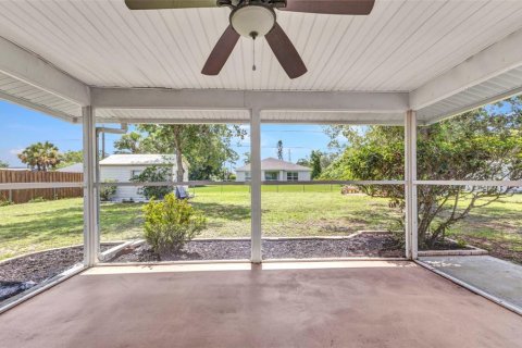 House in Port Charlotte, Florida 3 bedrooms, 132.11 sq.m. № 1789492 - photo 30