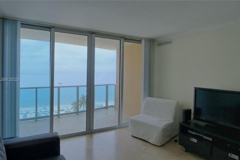 Copropriété à louer à Hollywood, Floride: 1 chambre, 77.57 m2 № 1930496 - photo 2
