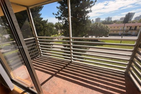 Condo in Aventura, Florida, 1 bedroom  № 2068129 - photo 6