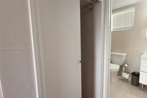Condo in Aventura, Florida, 1 bedroom  № 2068129 - photo 11