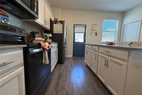 Townhouse in Winter Garden, Florida 3 bedrooms, 151.99 sq.m. № 2376645 - photo 12