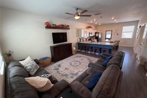 Townhouse in Winter Garden, Florida 3 bedrooms, 151.99 sq.m. № 2376645 - photo 3