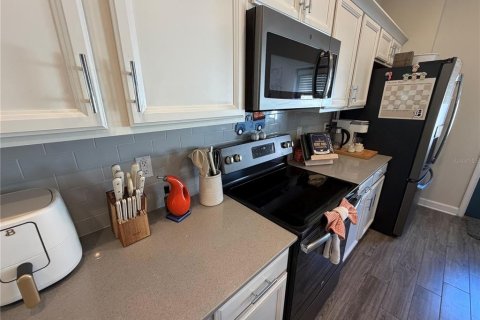 Townhouse in Winter Garden, Florida 3 bedrooms, 151.99 sq.m. № 2376645 - photo 13