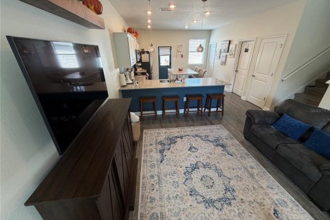 Townhouse in Winter Garden, Florida 3 bedrooms, 151.99 sq.m. № 2376645 - photo 4