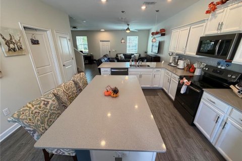 Townhouse in Winter Garden, Florida 3 bedrooms, 151.99 sq.m. № 2376645 - photo 11