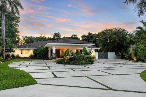 House in Miami, Florida 4 bedrooms, 295.43 sq.m. № 1814092 - photo 16