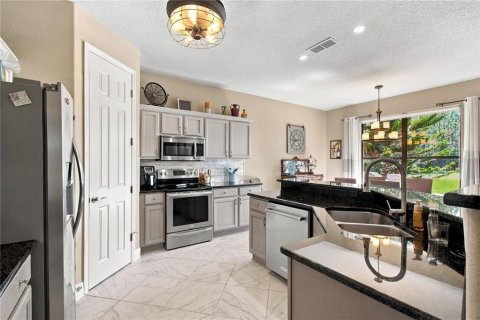 Villa ou maison à vendre à Kissimmee, Floride: 2 chambres, 143.81 m2 № 2431737 - photo 10