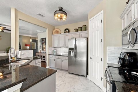 Villa ou maison à vendre à Kissimmee, Floride: 2 chambres, 143.81 m2 № 2431737 - photo 12